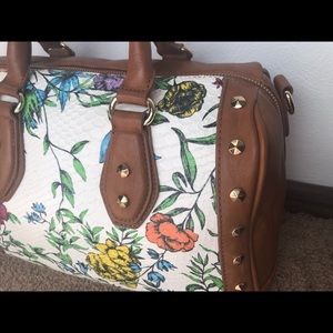 White and tan floral print handbag with gold stone